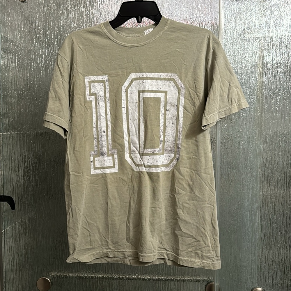 This T-shirt is a 10!
